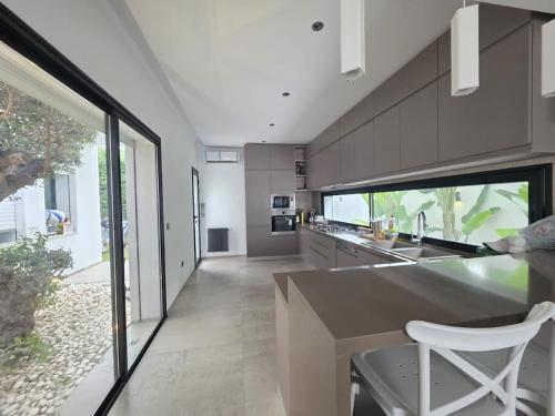 Beautiful Villa Pool & Garden in Ariana