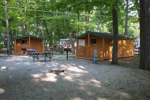 Plymouth Rock Camping Resort Studio Cabin 2 - Hotel - Elkhart Lake