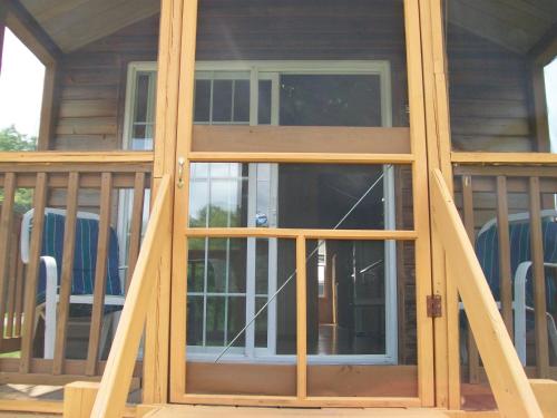 Plymouth Rock Camping Resort Rustic Cabin thumb 4