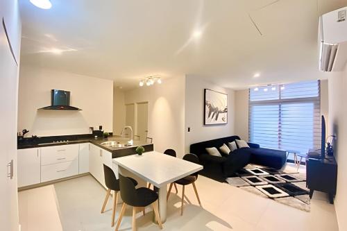 Majestic Apt/BBQ/Gym/Arena MTY/Wi-fi/Parking