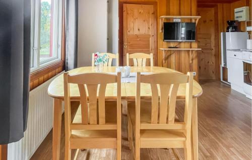 virtuve, 1 Bedroom Cozy Home In Våxtorp (1 Bedroom Cozy Home In Vaxtorp) in Floalt