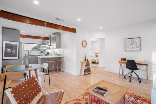 Hillside House with DTLA Views