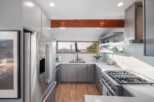 Hillside House with DTLA Views