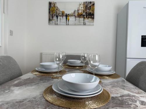 Spacious 3 Bedroom With Garden and Free Parking with fast Wi-fi in Rawmarsh