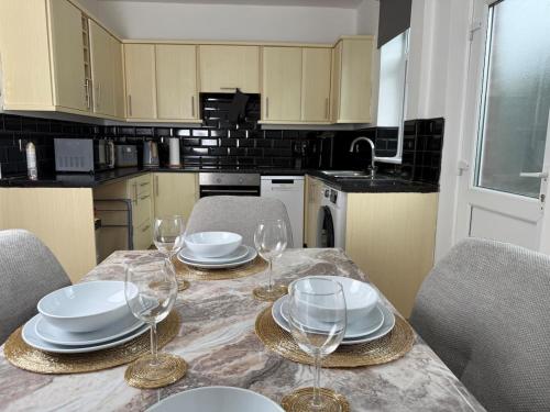 Spacious 3 Bedroom With Garden and Free Parking with fast Wi-fi in Rawmarsh