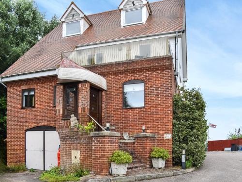 Фасада на хотела, The Boat House in Chislet