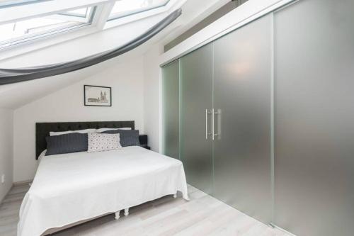 Kent Ridge Loft, Sokolska