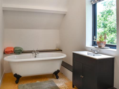 Баня, The Boat House in Chislet