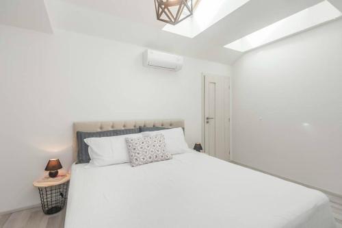 Kent Ridge Loft Sokolska - main image
