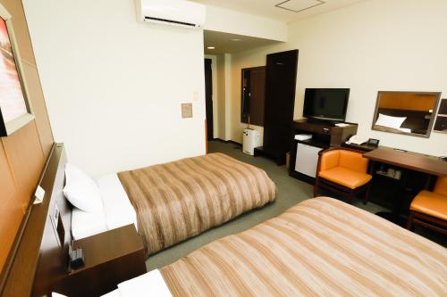 room detail thumbnail 2