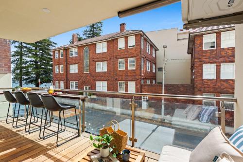 Manly Muse with Water View and Lock Up Garage - image 2