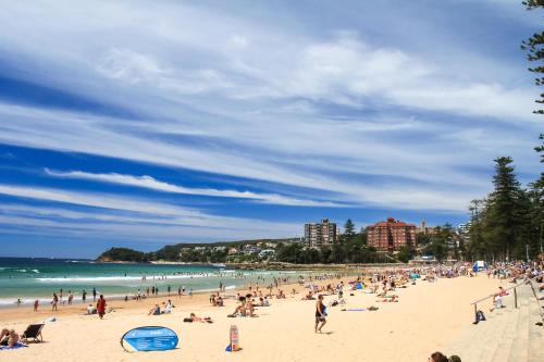 Manly Muse with Water View and Lock Up Garage - image 9