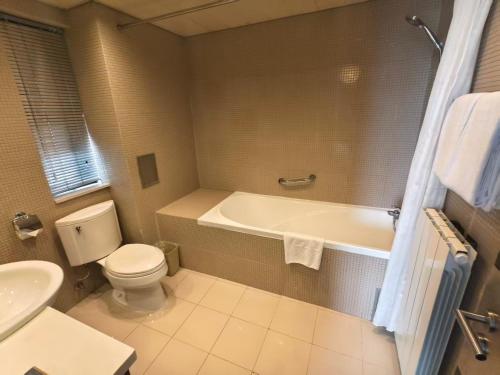 Shiqiao International Trade Serviced Apartment - image 4