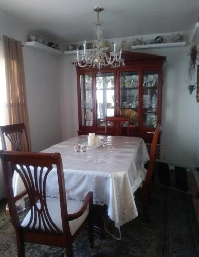 Casa Castillo 2 in Valinda (CA)