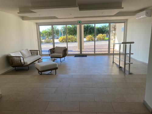 Fojė, Maho Escape- with Pool and Gym, Lagoon view, walk to dinning, Maho Beach and Mullet Bay in Lowlands