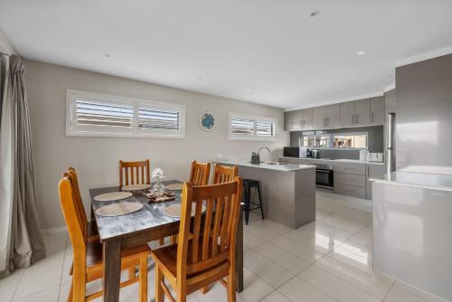 Casa del Mar Phillip Island Ocean Views in Surf Beach