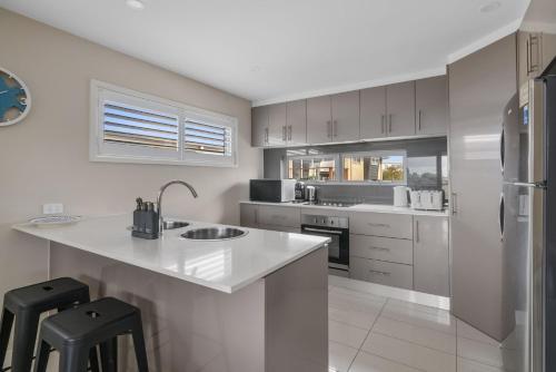 Casa del Mar Phillip Island Ocean Views in Surf Beach