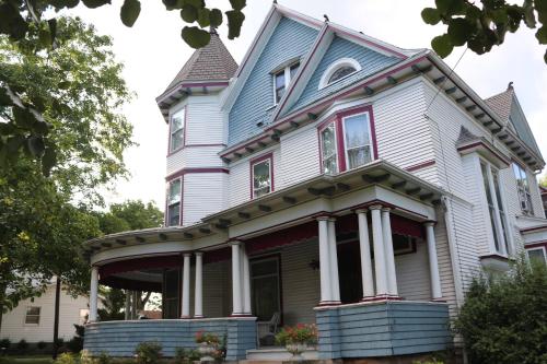 . Rose Heart Inn