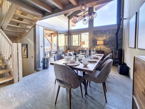 Chalet confortable aux pistes avec sauna, Wifi, Parking - FR-1-344-894