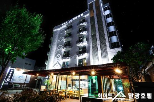 White Tourist Hotel - Jeonju