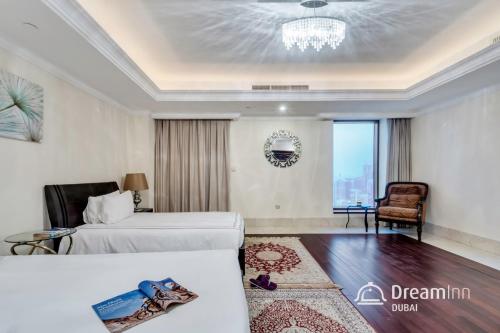 Dream Inn - Timeless Arabic-Inspired Penthouse with Private Pool and Sweeping Ain Dubai Views - image 14