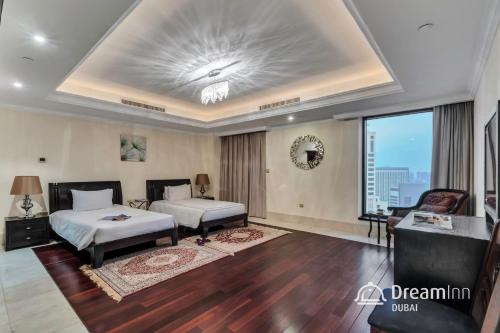 Dream Inn - Timeless Arabic-Inspired Penthouse with Private Pool and Sweeping Ain Dubai Views - image 5
