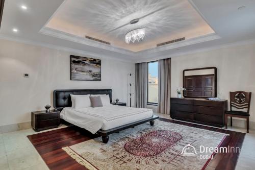 Dream Inn - Timeless Arabic-Inspired Penthouse with Private Pool and Sweeping Ain Dubai Views - image 7