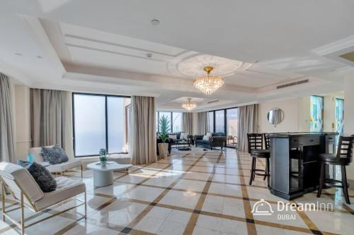 Dream Inn - Timeless Arabic-Inspired Penthouse with Private Pool and Sweeping Ain Dubai Views - image 13