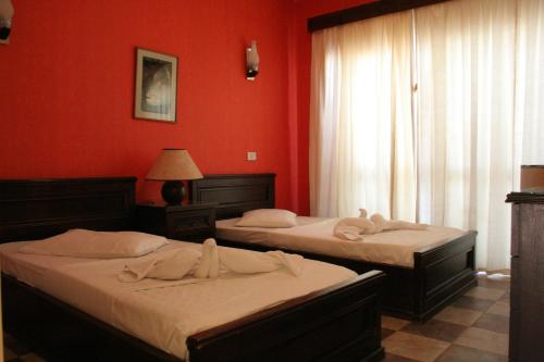 Twin/Double Room image 2