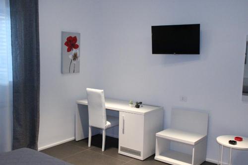 Standard Triple Room image 8