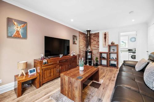 Charming 2BR Oban Home - Quiet area with free parking in ซอโรบา