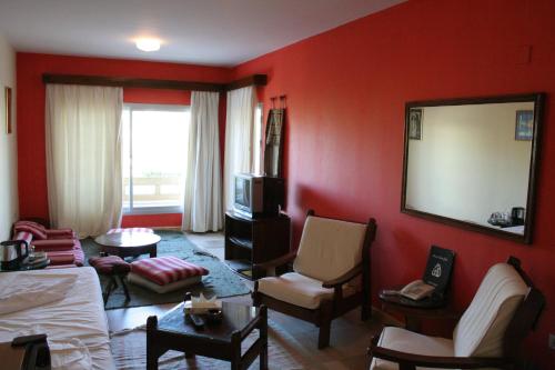 Family Room image 3