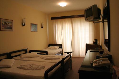 Family Room image 1