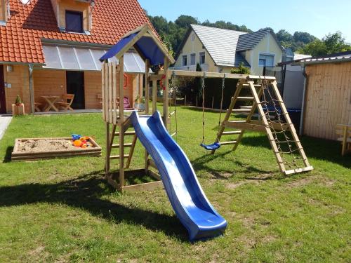 Playground, Holzblockhaus Stark in Kelheim
