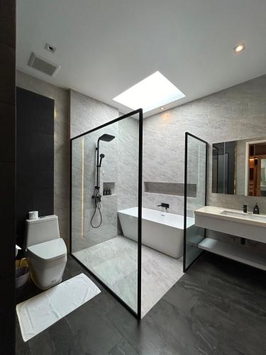 room detail thumbnail 2