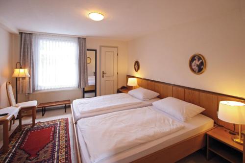 2 twin beds