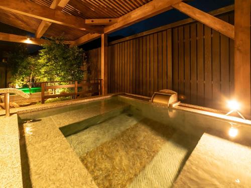 อ่างแช่น้ำร้อนกลางแจ้ง, โอเอโดะ ออนเซ็น โมโนกาตาริ พรีเมียม คิโนซากิ (Ooedo Onsen Monogatari&nbsp;Premium&nbsp;Kinosaki) in โทโยโอกะ