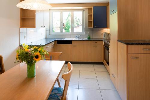 2 bedrooms, 3 beds