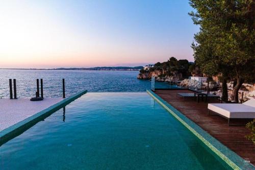 수영장, Maritim Resort Marina Bay in 벌라