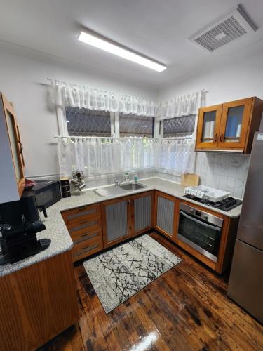 Kitchen, Bottlebrush Retreat Geraldton in Geraldton