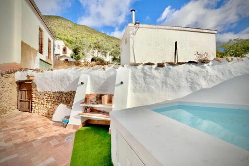 Létesítmények, La Damajuana in Linares De La Sierra