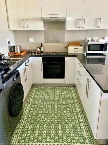 SaltySky Penthouse in 幹斯拜