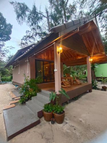 Phayam Coconut Beach Resort in Koh Phayam (Ranong)