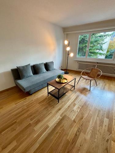 Basic & Simple on Langgrütstrasse in Zürich, Schweiz