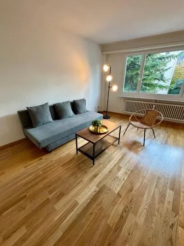 Basic & Simple on Langgrütstrasse in Zürich, Schweiz