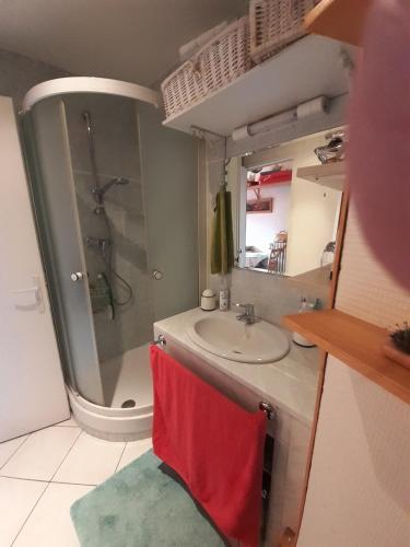 حمام, Appartement La mer de glace in لي لافانشر