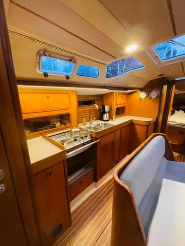 Sailboat 39ft Sleep 6 in Heart of City Centre in Fredrikstad in เฟรดริกสตัด