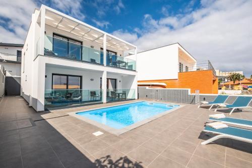 Плувен басейн, Luxury Seafront Escape II in Canical