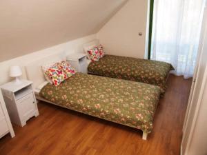 2 twin beds