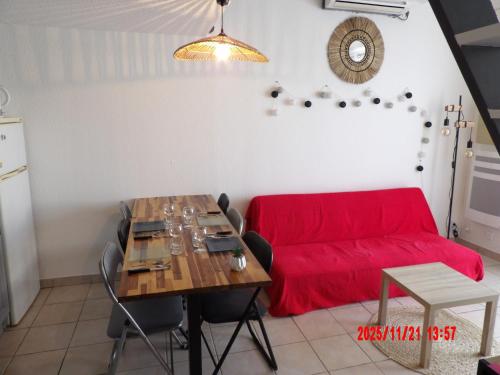 St Cyprien Maison belle terrasse et clim - image 2